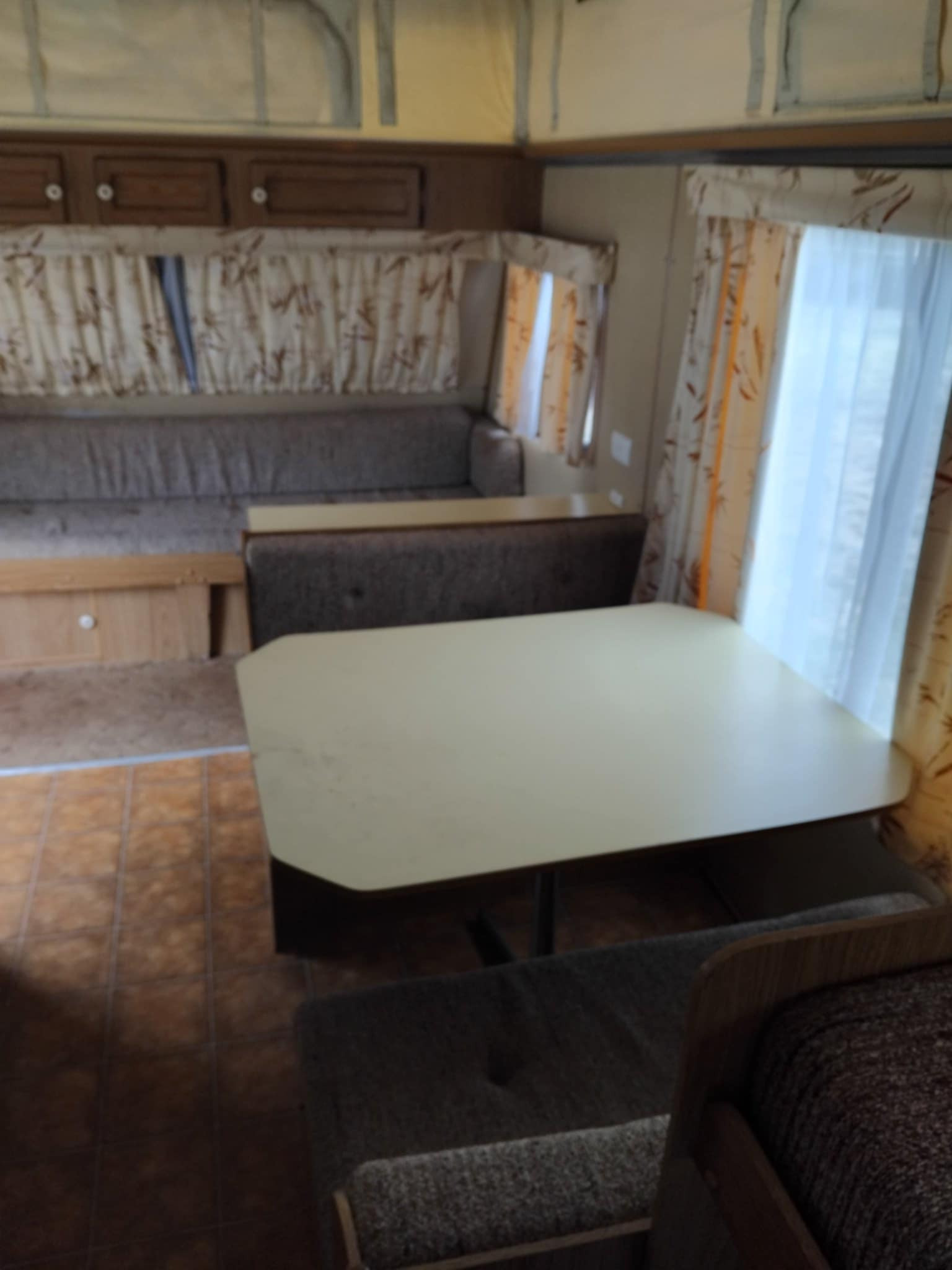 Advance Koala !988 Tripple Bunk Pop Top Caravan