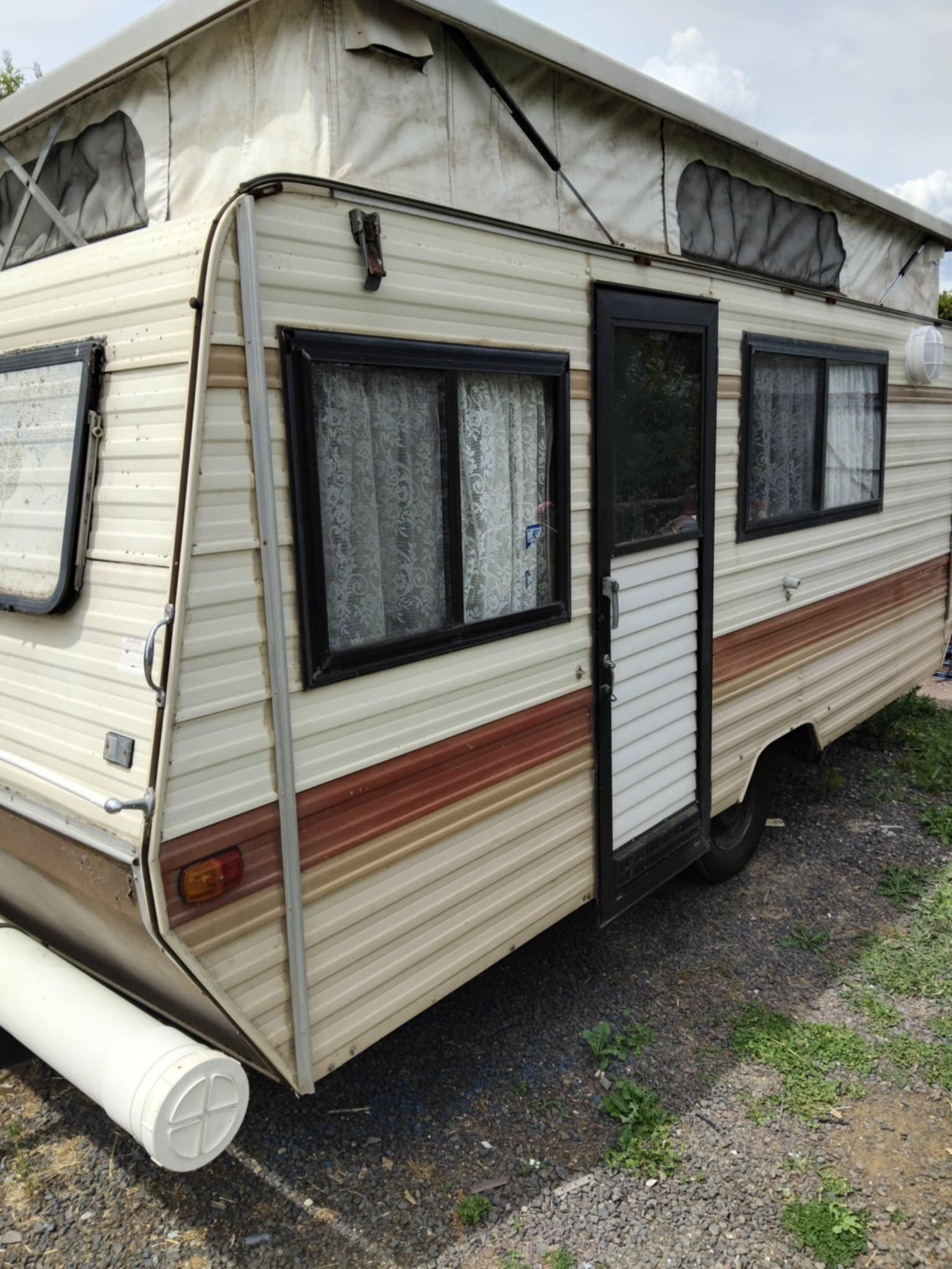 1986 Jayco 15F Double Bunk Caravan